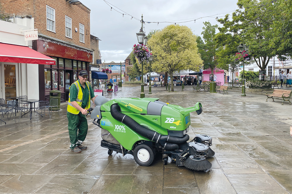 Electric road sweeper