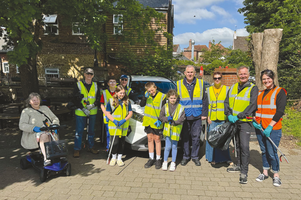 Litter pick scouts